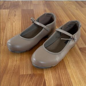 Girls Danshuz Tan Tap Shoes Size 1M